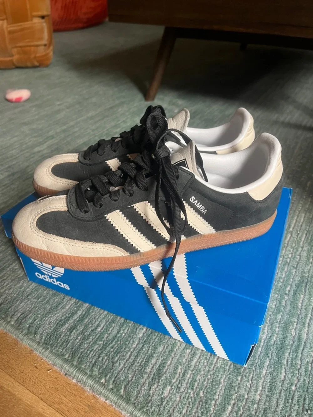 Adidas Sambas in black and cream with cream toe - size 6.5 - Picture 2 of 8